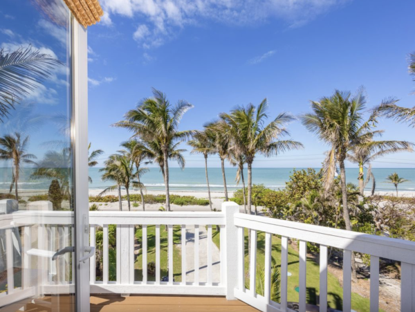 Bay to Gulf  Luxury Five Bedroom Vacation Home with Pool